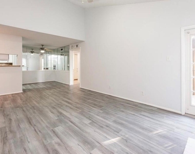 10047 Westpark Drive - Photo Thumbnail 7