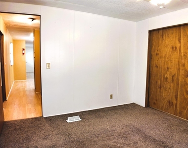 251 Oakdale Drive - Photo Thumbnail 24
