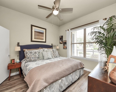 5455 Richmond Avenue - Photo Thumbnail 16
