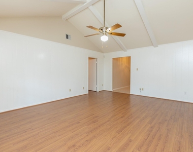 2623 Longleaf Pines Drive - Photo Thumbnail 6