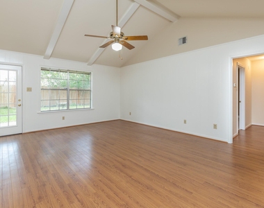 2623 Longleaf Pines Drive - Photo Thumbnail 5