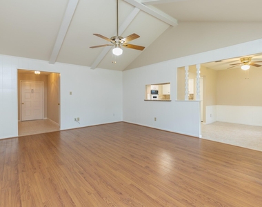 2623 Longleaf Pines Drive - Photo Thumbnail 4