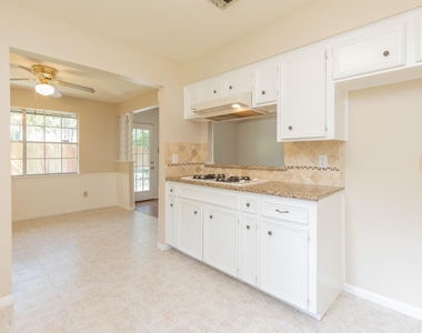 2623 Longleaf Pines Drive - Photo Thumbnail 13
