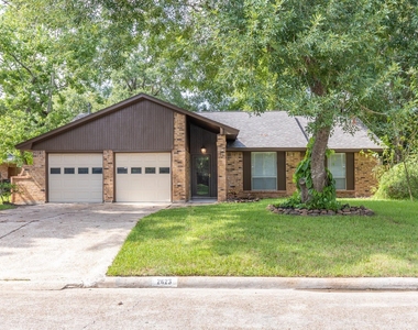 2623 Longleaf Pines Drive - Photo Thumbnail 1