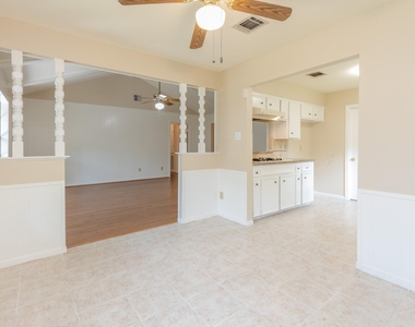 2623 Longleaf Pines Drive - Photo Thumbnail 9