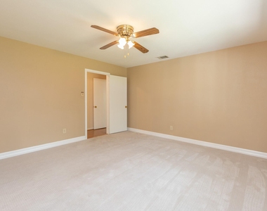 2623 Longleaf Pines Drive - Photo Thumbnail 17