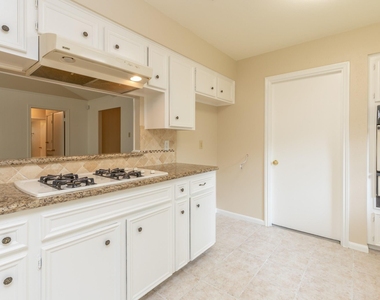 2623 Longleaf Pines Drive - Photo Thumbnail 12