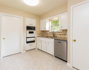 2623 Longleaf Pines Drive - Photo Thumbnail 11