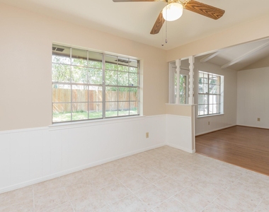 2623 Longleaf Pines Drive - Photo Thumbnail 8