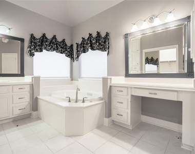 26910 Willow Ln - Photo Thumbnail 10