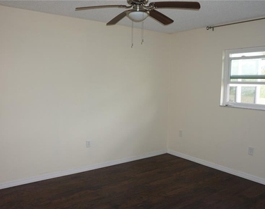 7602 Danube Drive - Photo Thumbnail 8