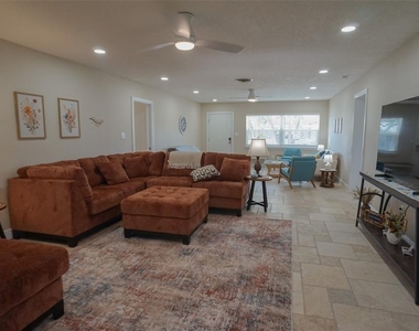 929 Lantana Avenue - Photo Thumbnail 8