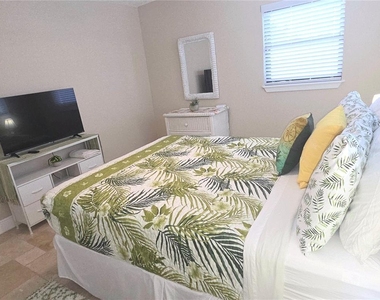 929 Lantana Avenue - Photo Thumbnail 22