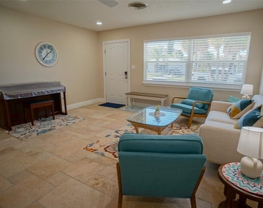 929 Lantana Avenue - Photo Thumbnail 3