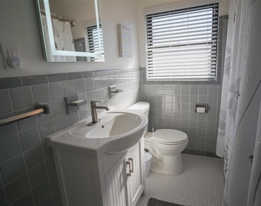 929 Lantana Avenue - Photo Thumbnail 20
