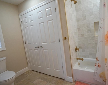 929 Lantana Avenue - Photo Thumbnail 13