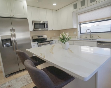 929 Lantana Avenue - Photo Thumbnail 28