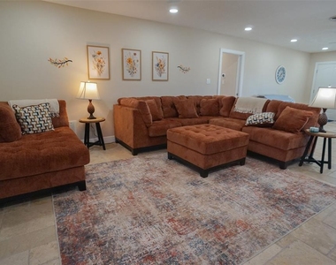 929 Lantana Avenue - Photo Thumbnail 7