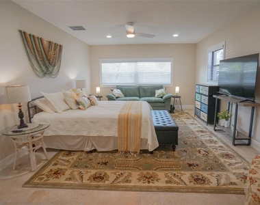 929 Lantana Avenue - Photo Thumbnail 15