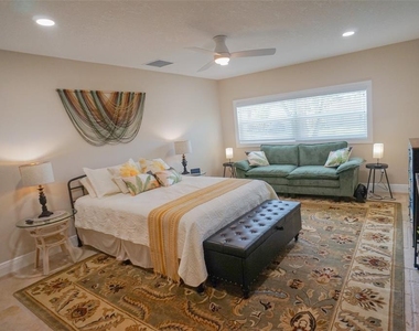 929 Lantana Avenue - Photo Thumbnail 16