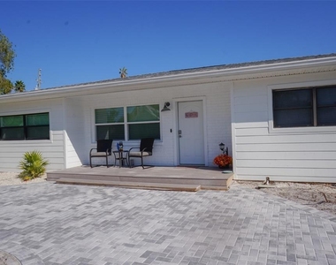 929 Lantana Avenue - Photo Thumbnail 37