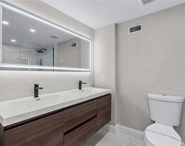 311 E 8th Avenue - Photo Thumbnail 21