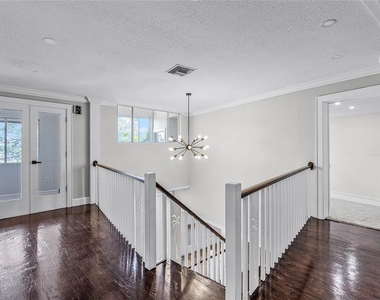 311 E 8th Avenue - Photo Thumbnail 16