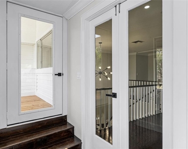 311 E 8th Avenue - Photo Thumbnail 15