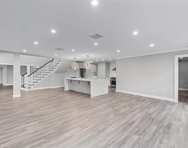 311 E 8th Avenue - Photo Thumbnail 42