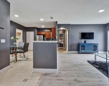 820 Grantham Drive - Photo Thumbnail 10