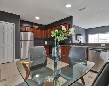 820 Grantham Drive - Photo Thumbnail 8