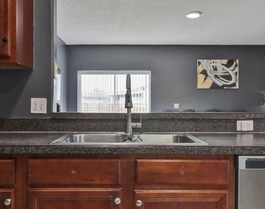 820 Grantham Drive - Photo Thumbnail 16