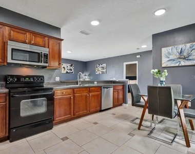 820 Grantham Drive - Photo Thumbnail 7