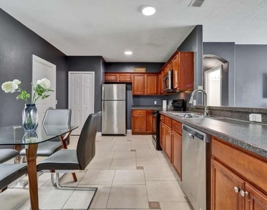 820 Grantham Drive - Photo Thumbnail 6