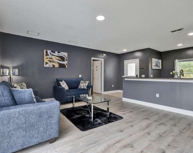 820 Grantham Drive - Photo Thumbnail 12