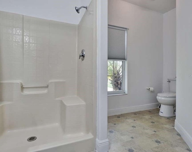 820 Grantham Drive - Photo Thumbnail 27