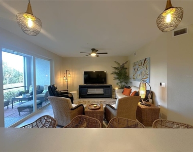 14221 Heritage Landing Boulevard - Photo Thumbnail 10