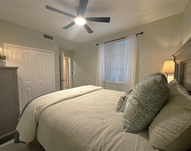 14221 Heritage Landing Boulevard - Photo Thumbnail 21
