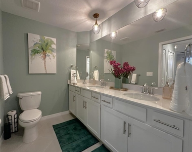 14221 Heritage Landing Boulevard - Photo Thumbnail 18
