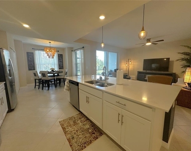 14221 Heritage Landing Boulevard - Photo Thumbnail 3