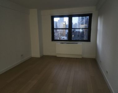 East 39th Street - Photo Thumbnail 5