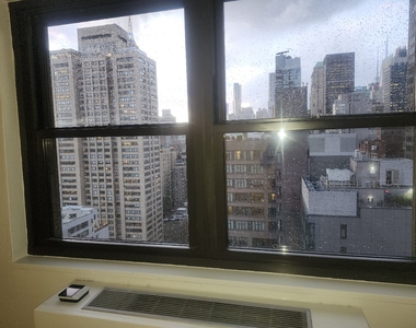 East 39th Street - Photo Thumbnail 4