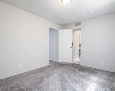 239 W Cleveland Avenue - Photo Thumbnail 6