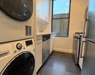 166 West 72nd Street - Photo Thumbnail 2