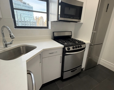 166 West 72nd Street - Photo Thumbnail 4