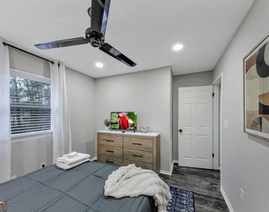 3715 Clearwater Drive - Photo Thumbnail 7