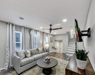 3715 Clearwater Drive - Photo Thumbnail 3