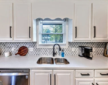 527 Charing Cross Drive - Photo Thumbnail 20