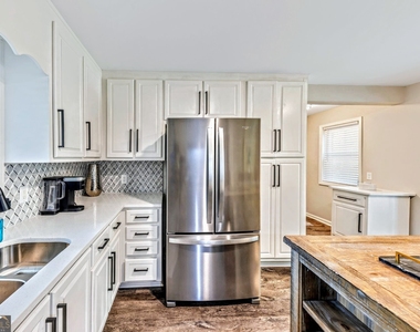 527 Charing Cross Drive - Photo Thumbnail 7