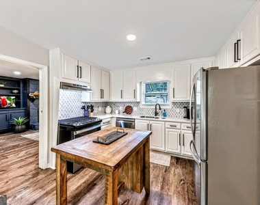 527 Charing Cross Drive - Photo Thumbnail 12